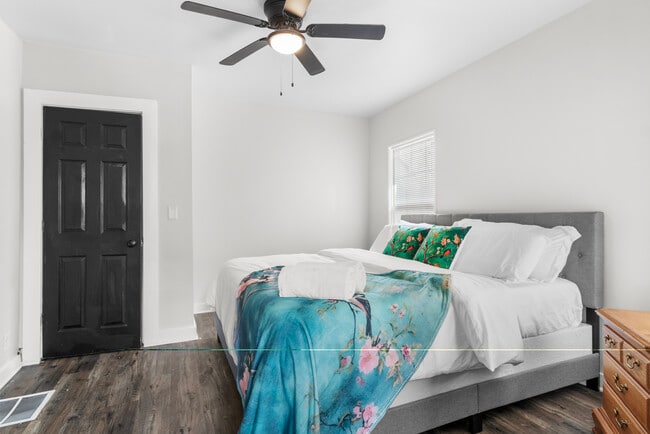 Photo - 3310 E 9th St Unit 3310 E 9th