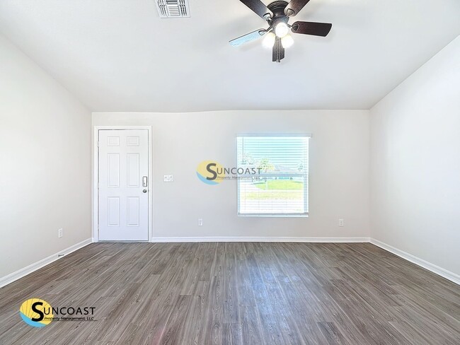 Photo - 22 Tropicana Parkway W