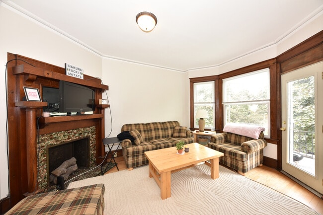 Living View 2 - 2853 N Murray Ave Unit 2853