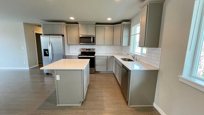 Photo - Beautiful 3 Bedroom Duplex with Garage!