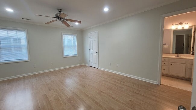 Photo - Bright and spacious 3BR/2ba in Lindley Park!