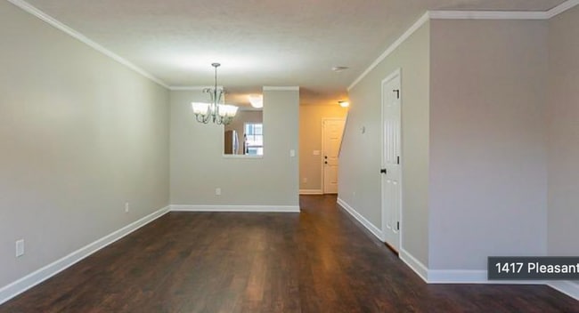 Comedor desde la entrada - 1417 Pleasant Ridge Rd