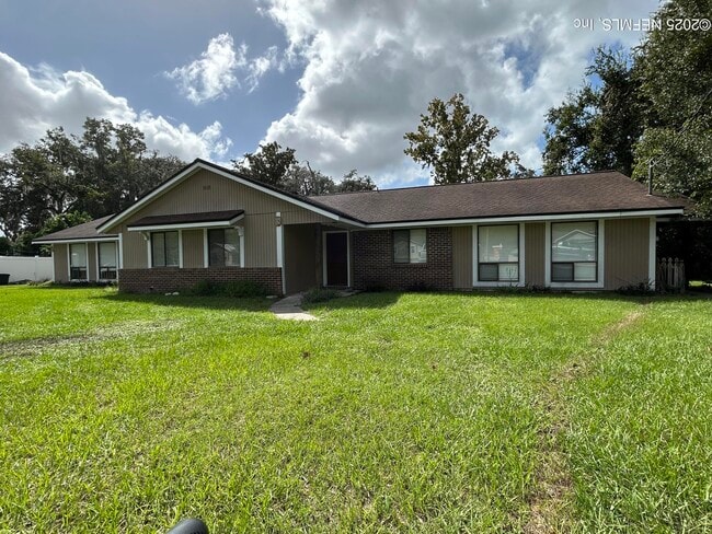 Building Photo - 808 Meadowbrook Dr