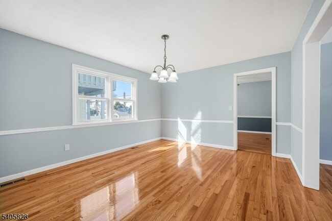 Photo - 686 Gates Terrace