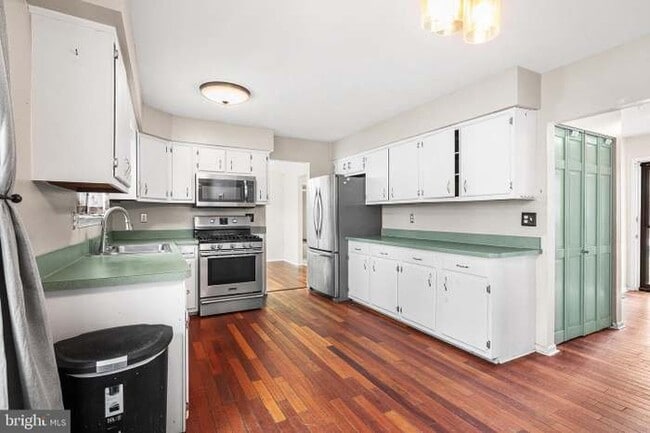 Photo - 6 Tiffany Pl