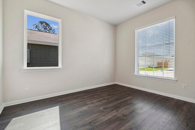 Photo - 15818 Berry Hl Dr