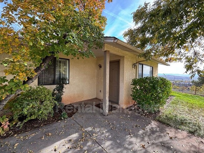 Building Photo - 325 N Main St Unit #4