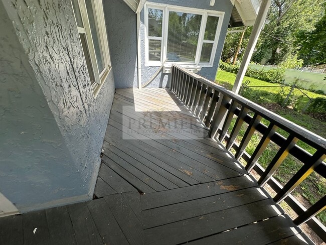 Photo - 1702 E 72nd St