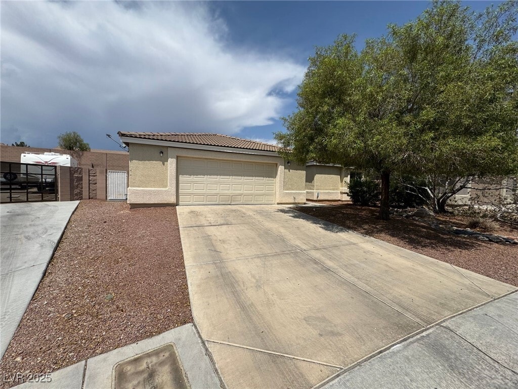 Photo - 10225 Clarks Creek St House