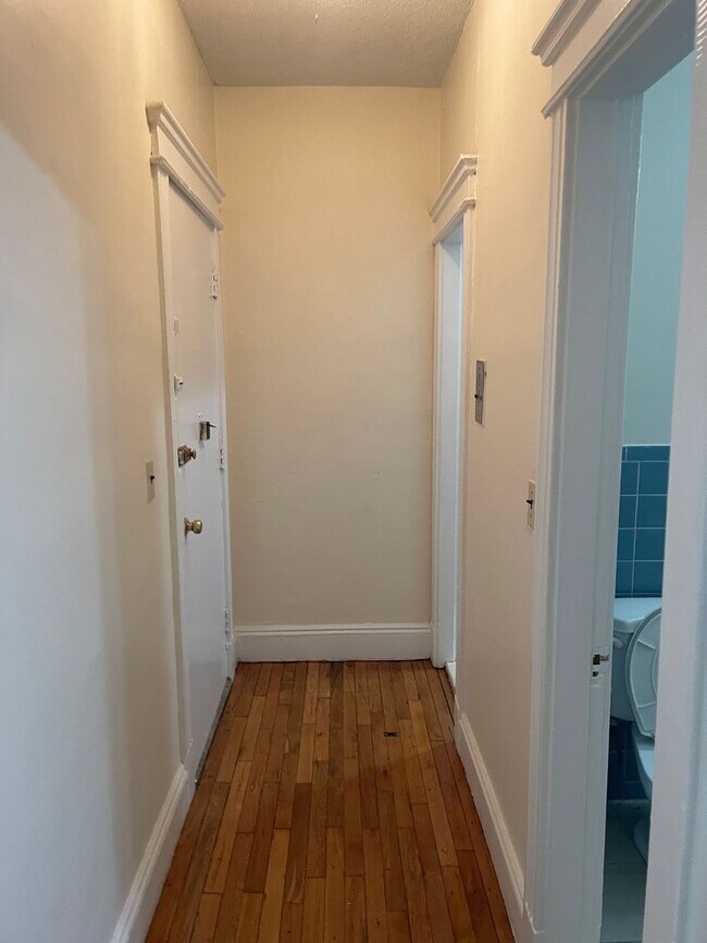 Photo - PACKARDS CORNER STUDIO WITH ALCOVE, Great ...