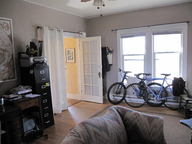 Photo - 220 SE Gladstone St