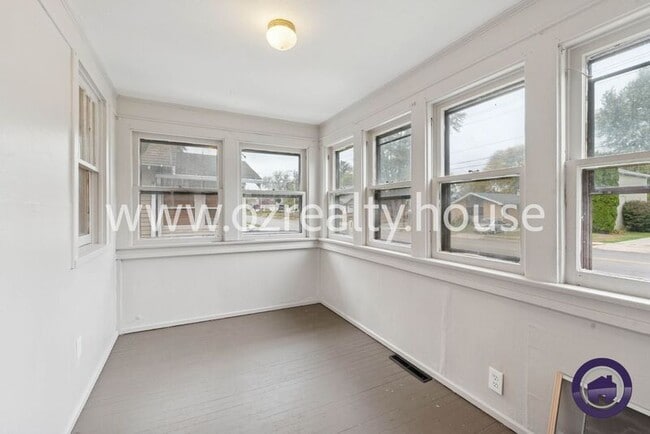 Photo - 1749 Berdan Ave