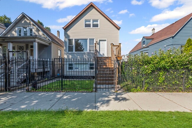 Building Photo - 4630 S Washtenaw Ave. Unit 2 Rental