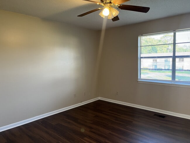 Photo - 901 Olmstead Dr