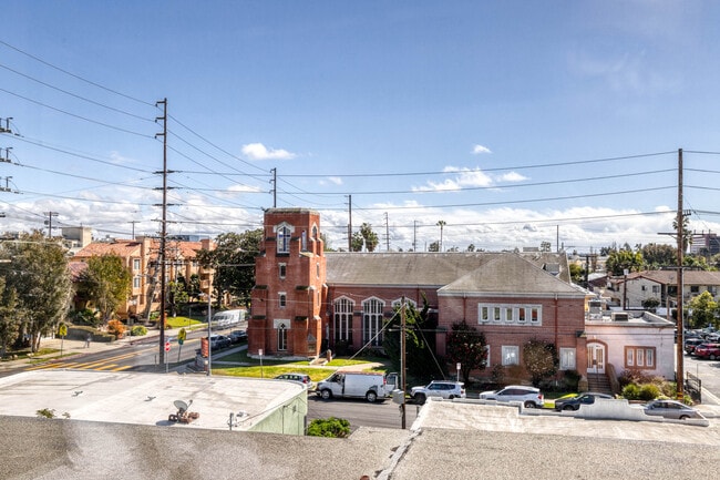 Photo - 1561 S Barrington Ave Unidad ID10575A