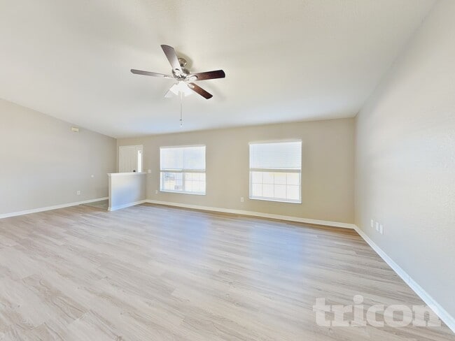 Photo - 1488 Nabatoff St