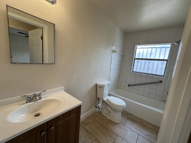 Photo - 303 W Myrtle St
