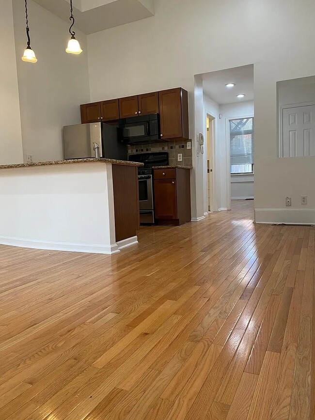 Photo - 327 S 12th St Unit 100