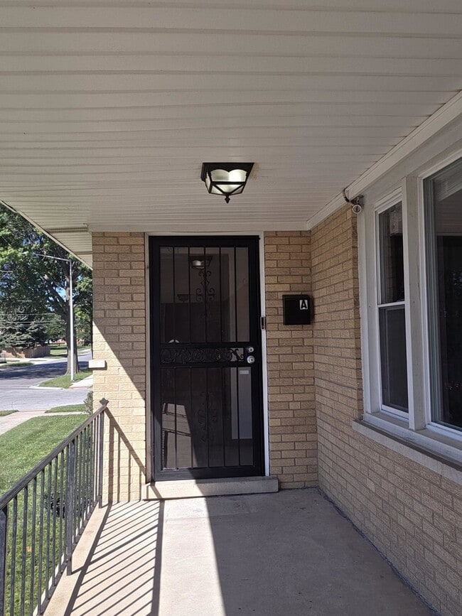 Photo - 525 Yates Ave