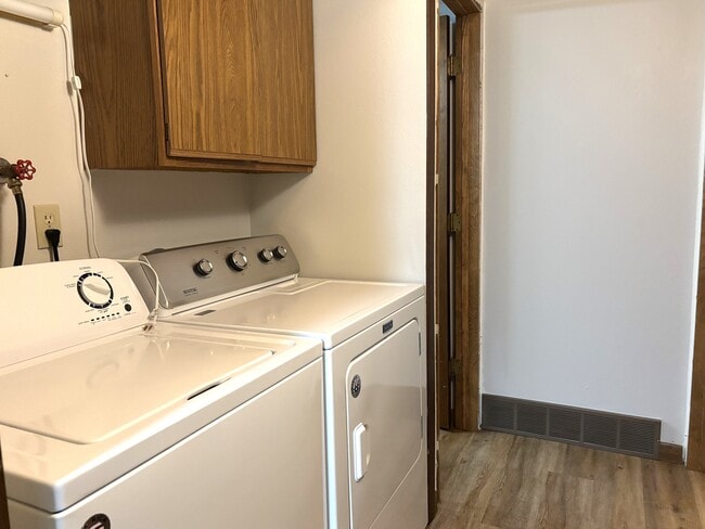 Photo - 315 Heather Ln