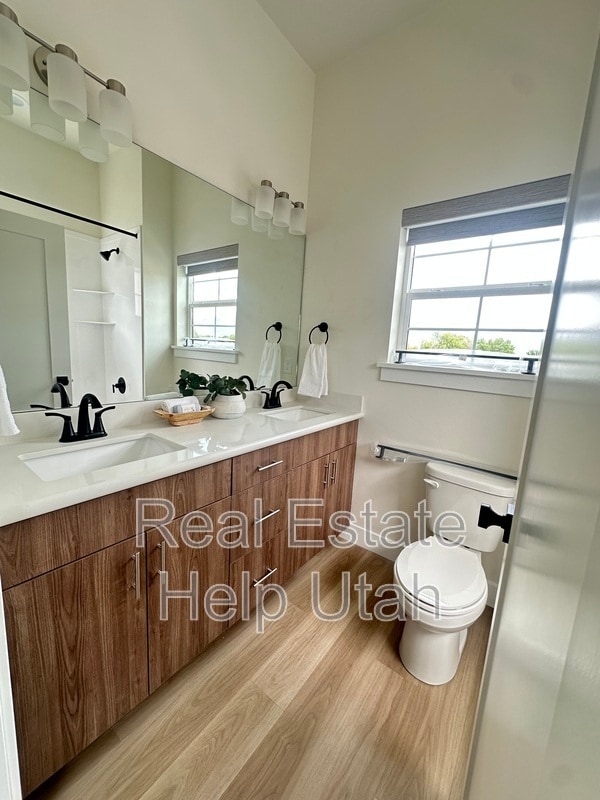 Photo - 7838 Holden St