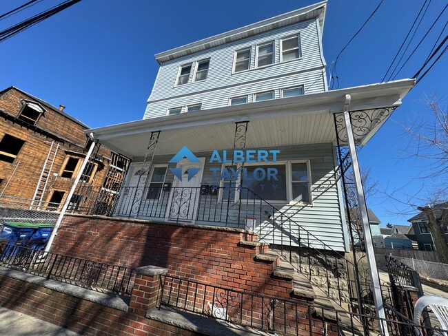 Building Photo - 9 Arlington St Unit 2