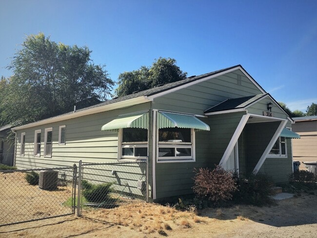 Building Photo - Affordable 3 bd, 2 bath home in the heart ...