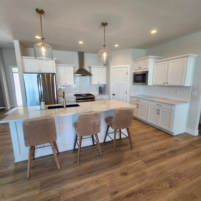 Photo - 895 Harrington Way