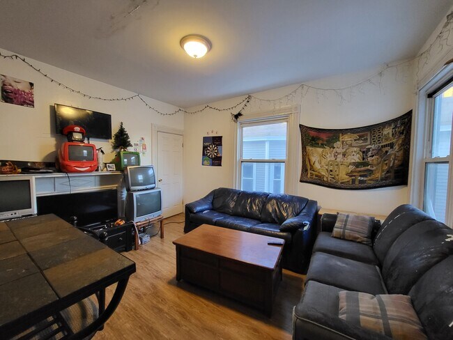 Photo - 15 Higgins St Unit 2
