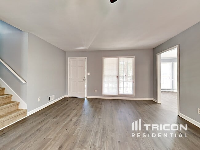 Photo - 91 Stratford Dr