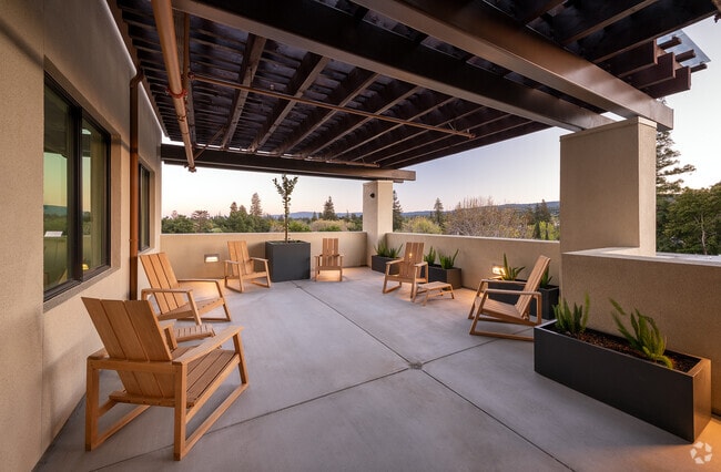 Building Photo - Walnut Studios Rental