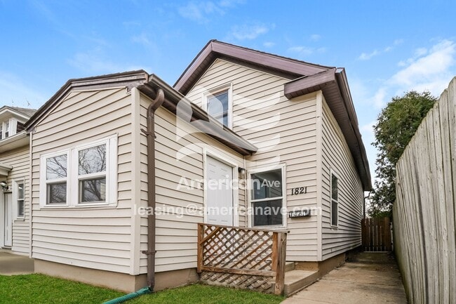 Photo - 1821 Marquette St