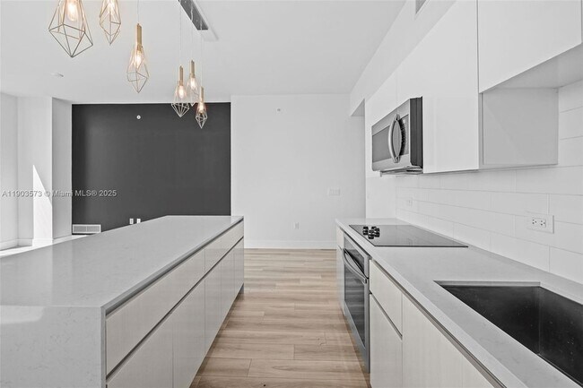 Photo - 101 Diplomat Pkwy Unidad 2610