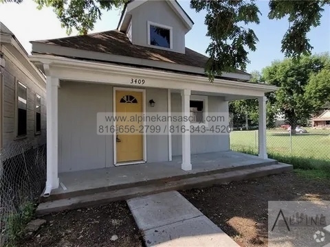 Building Photo - Updated NE Bungalow Rental