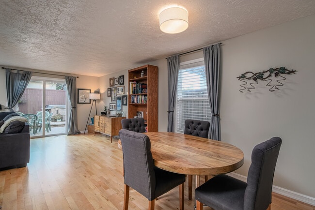 Photo - 6705 NE Mallory Ave