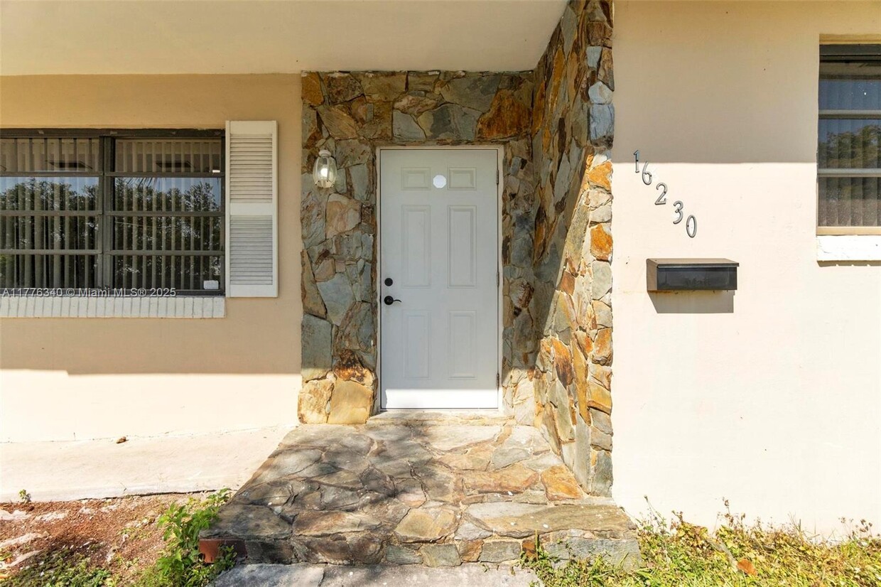 Photo - 16230 SW 106th Ave (Miami, FL)