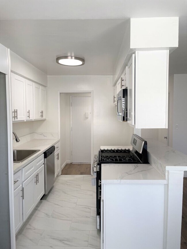 Photo - 817 S. St. Andrews Pl