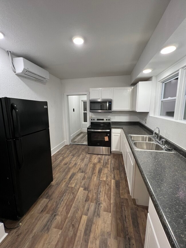 Main Kitchen - 5206 King Hill Ave Unit Apartment C