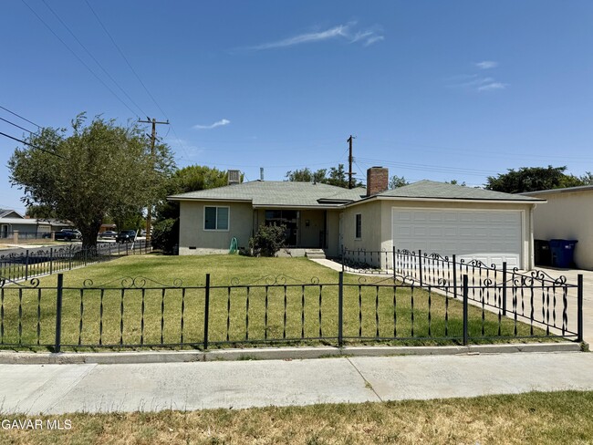 Building Photo - 1445 W Jackman St Rental
