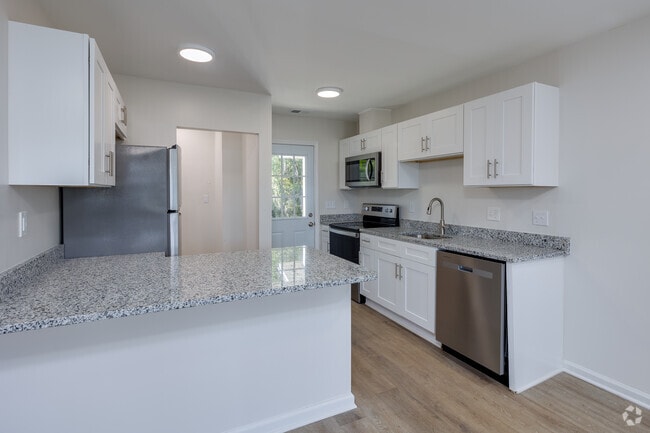2BR, 2BA - 850SF - Kitchen - Residence at Winyah Bay
