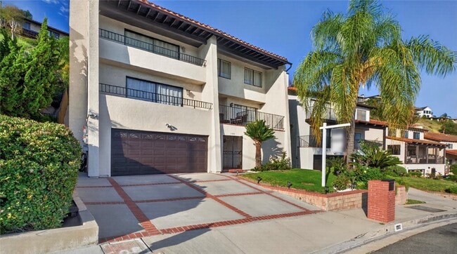 Photo - 1350 E Tujunga Ave