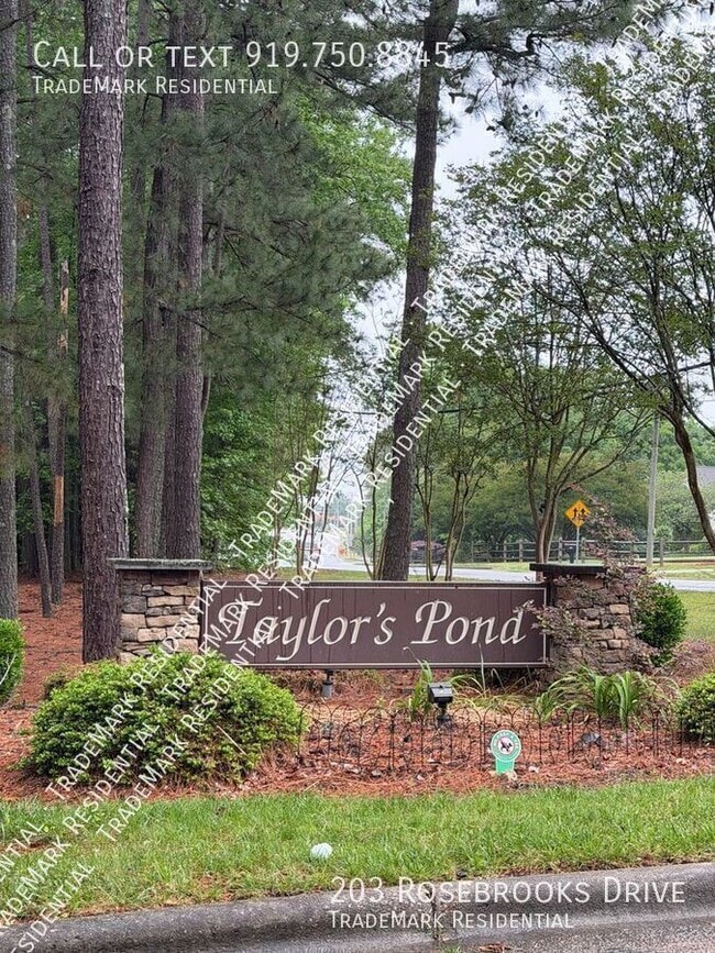 Photo - 203 Rosebrooks Dr