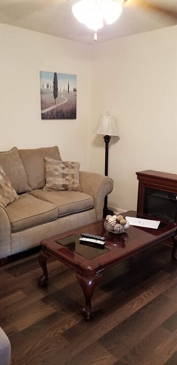 Maplenut Way, 1117 S