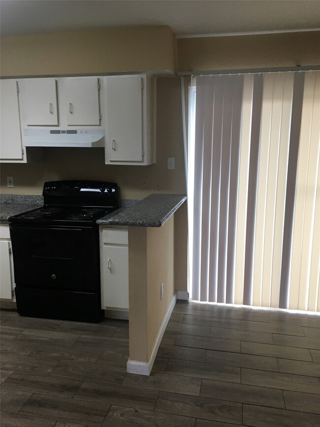 Photo - 5625 Antoine Dr Unit 313