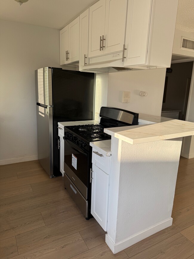 Photo - 14141 Erwin St