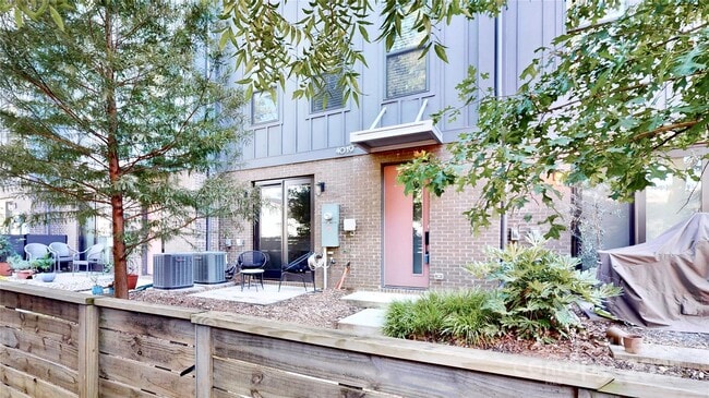 Photo - 4019 Plaza Row Ct