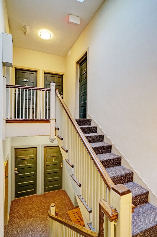 Building Photo - 402 N Delaware St