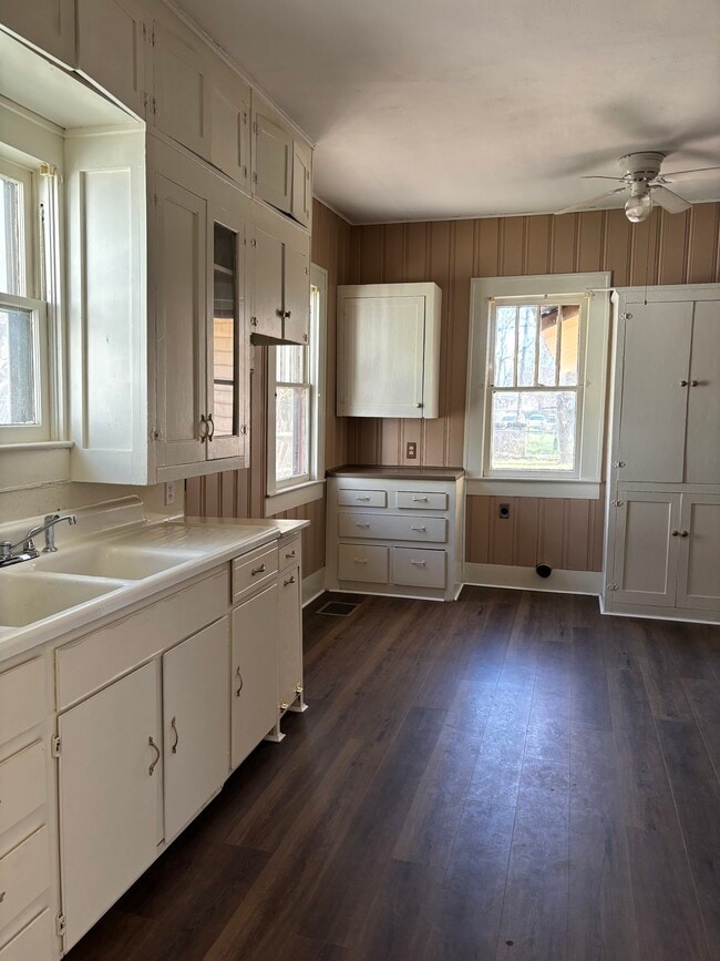 Photo - 1303 Taylor St