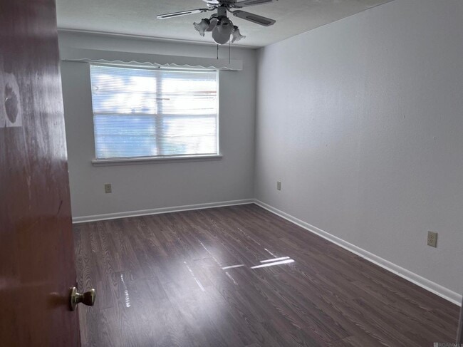 Photo - 3135 Woodcrest Dr