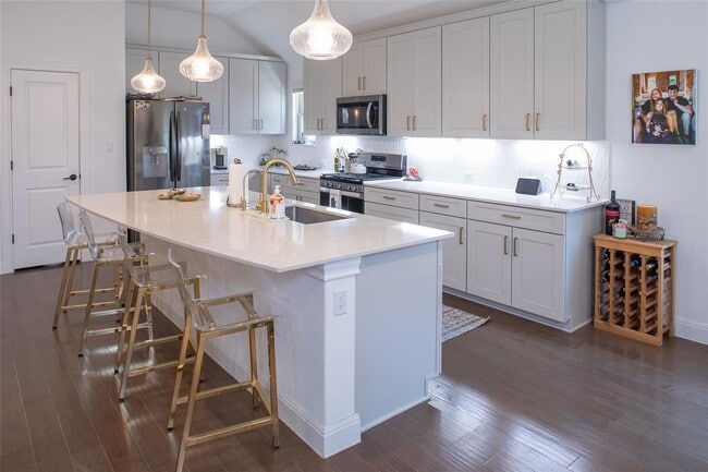 Building Photo - 6808 Cliff Rose Dr